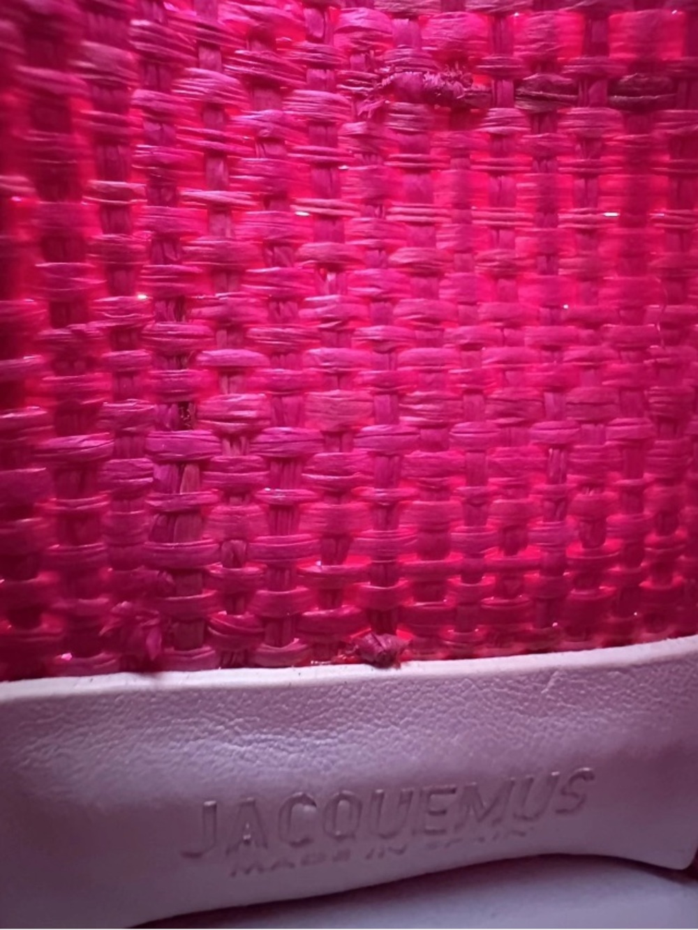 Jacquemus Hot Pink Raffia Fringe Tote with White Handles - Picture 6 of 6